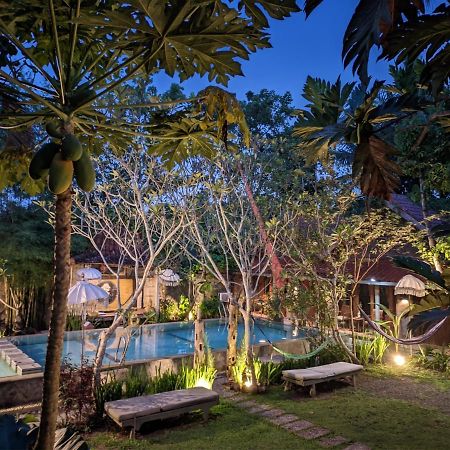 Astuti Gallery Homestay Yogyakarta Exterior photo