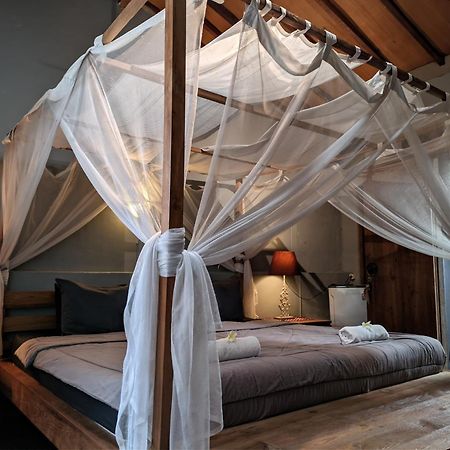 Astuti Gallery Homestay Yogyakarta Exterior photo