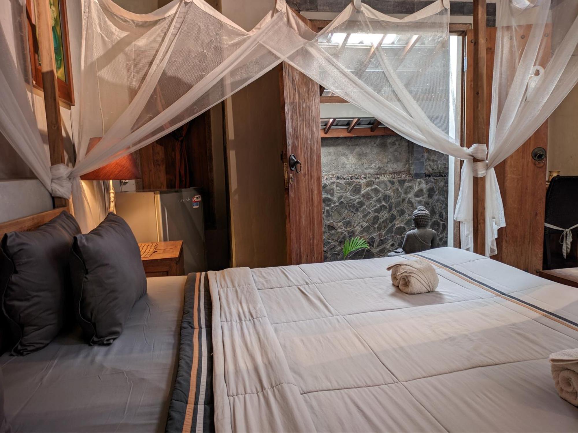 Astuti Gallery Homestay Yogyakarta Exterior photo