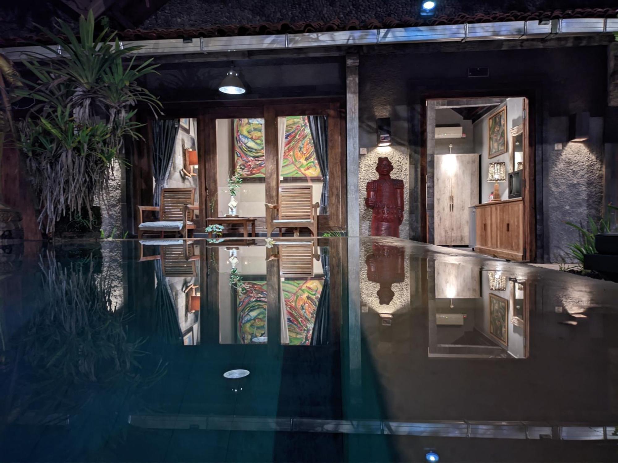 Astuti Gallery Homestay Yogyakarta Exterior photo