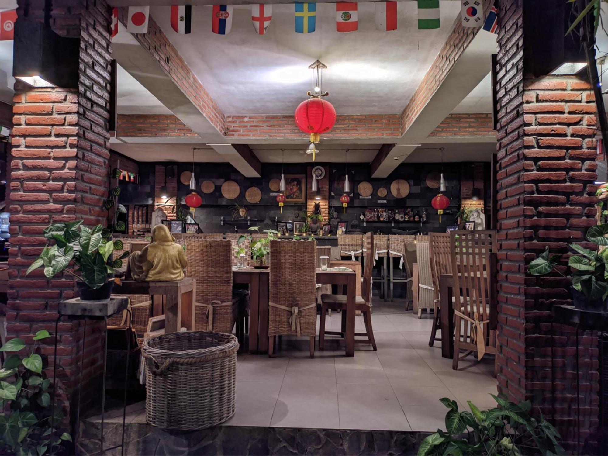 Astuti Gallery Homestay Yogyakarta Exterior photo