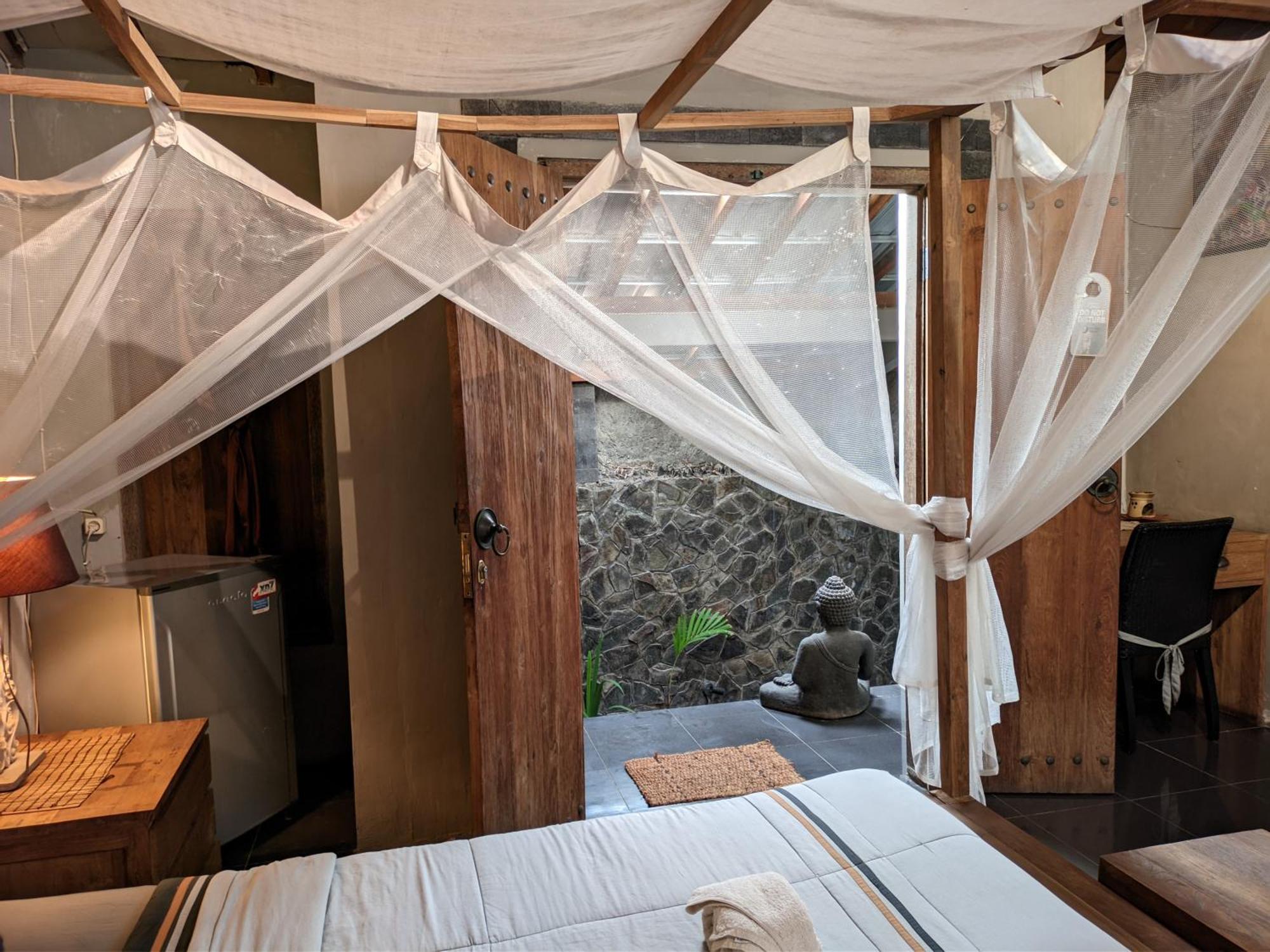 Astuti Gallery Homestay Yogyakarta Exterior photo