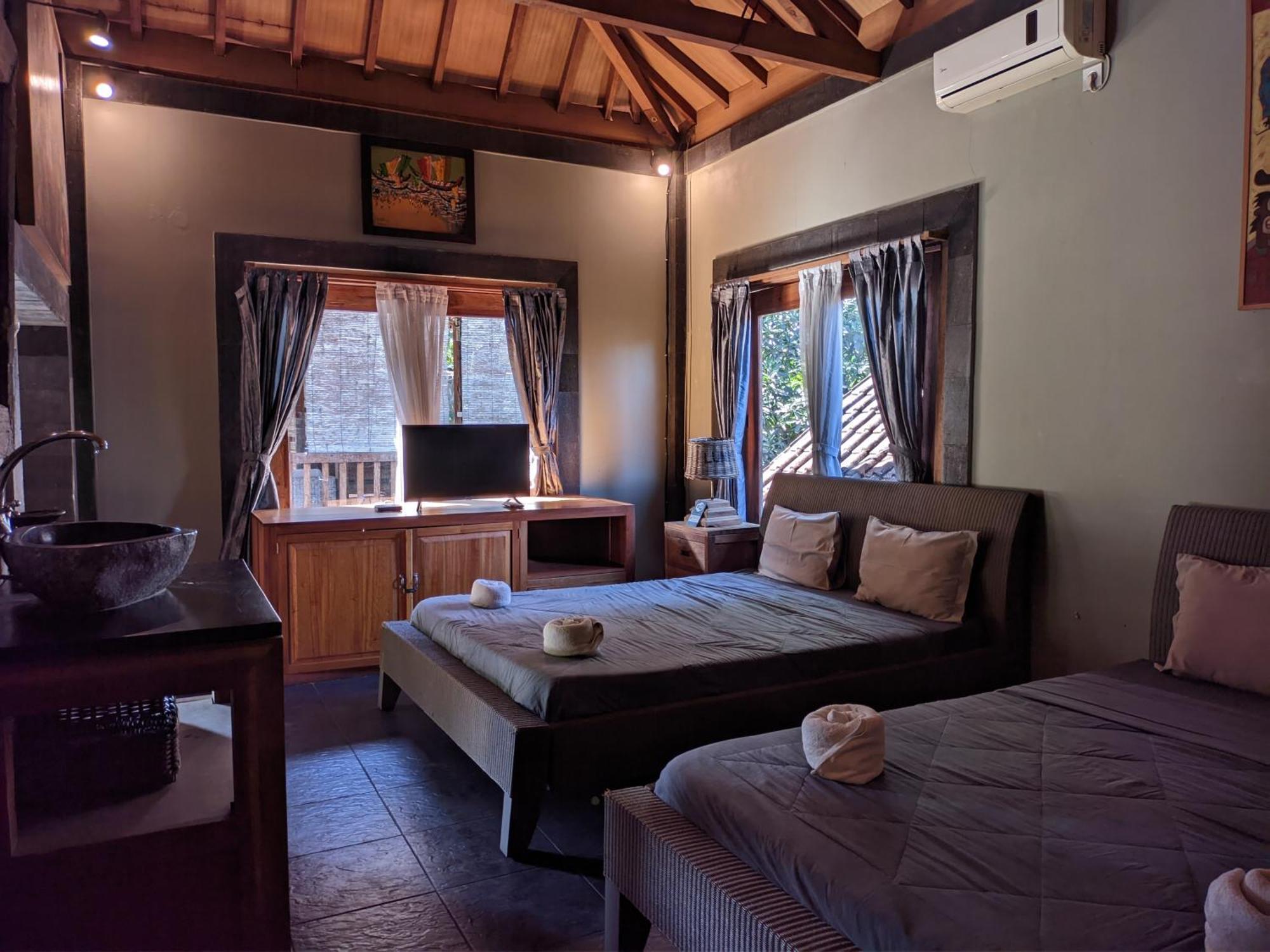 Astuti Gallery Homestay Yogyakarta Exterior photo