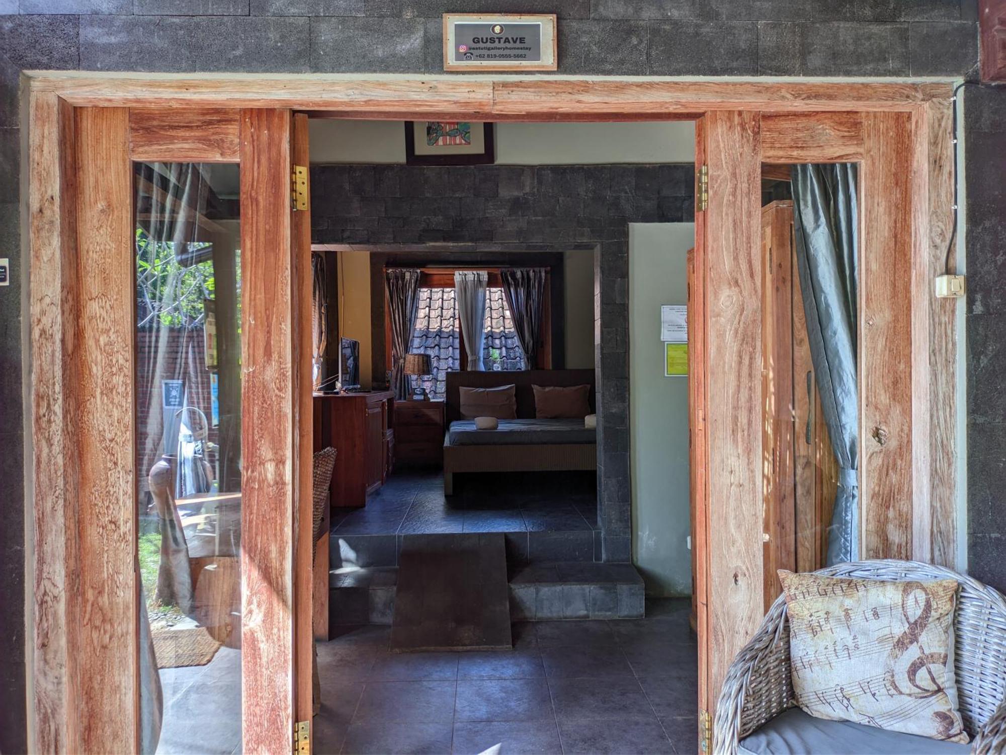 Astuti Gallery Homestay Yogyakarta Exterior photo