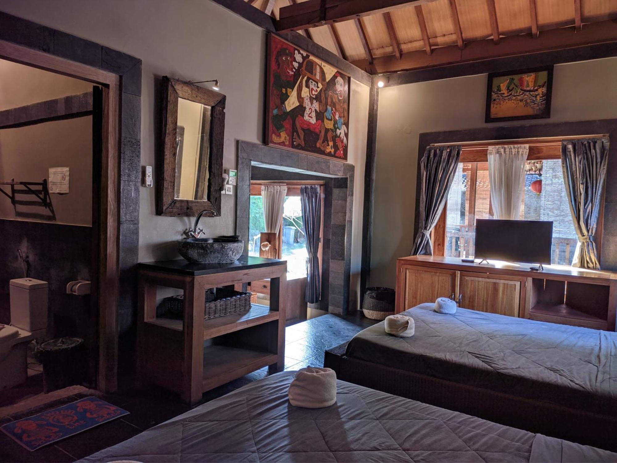 Astuti Gallery Homestay Yogyakarta Exterior photo