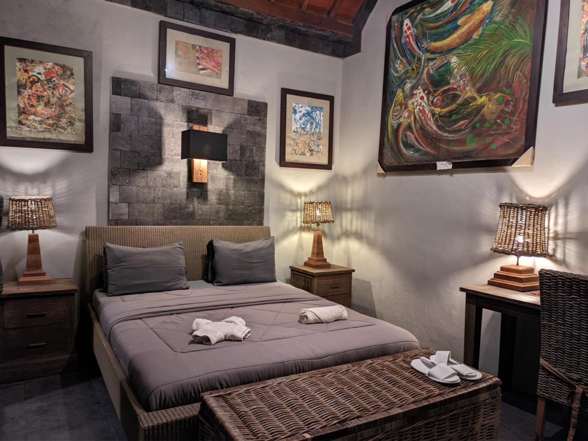 Astuti Gallery Homestay Yogyakarta Exterior photo