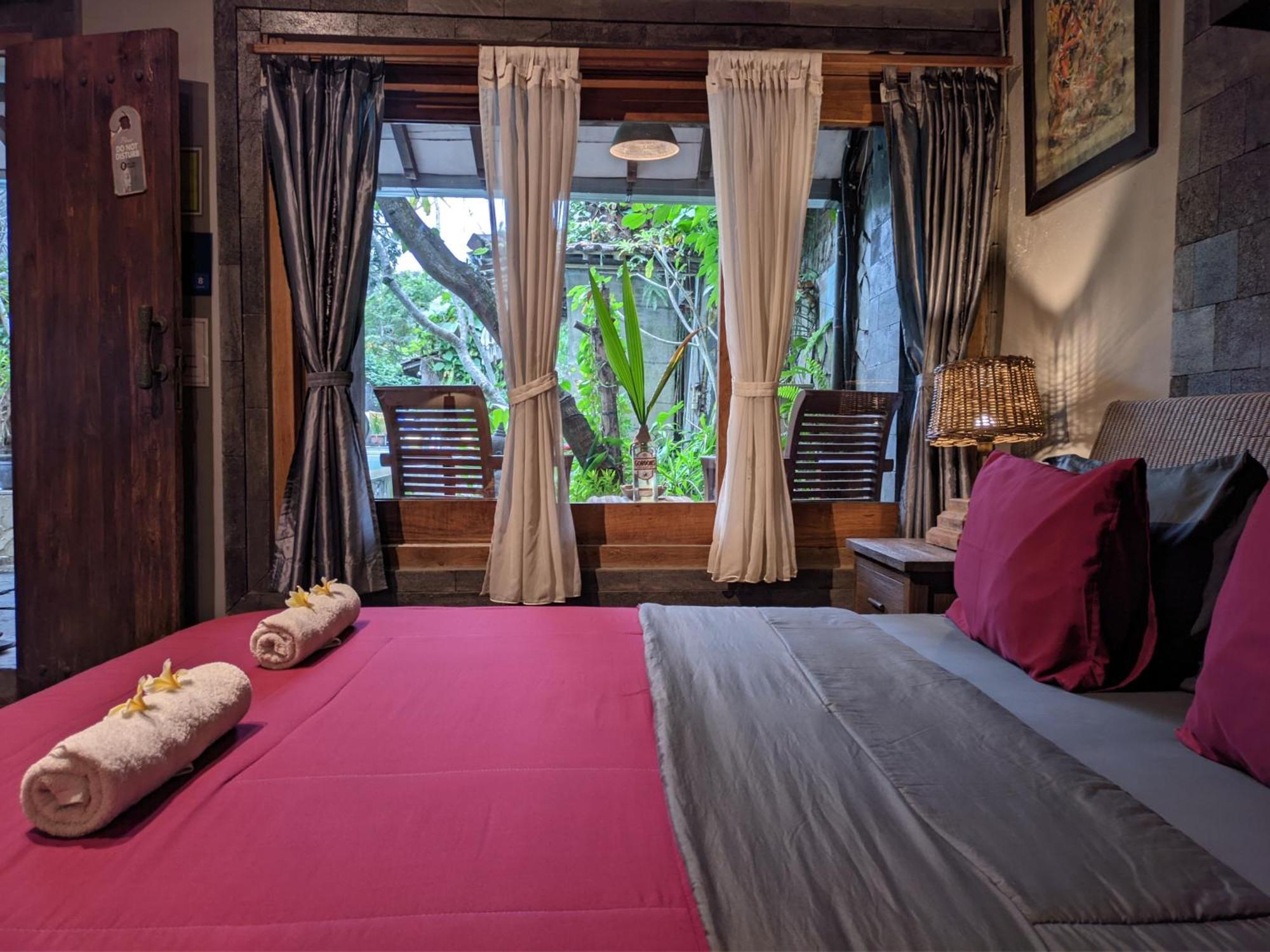 Astuti Gallery Homestay Yogyakarta Exterior photo