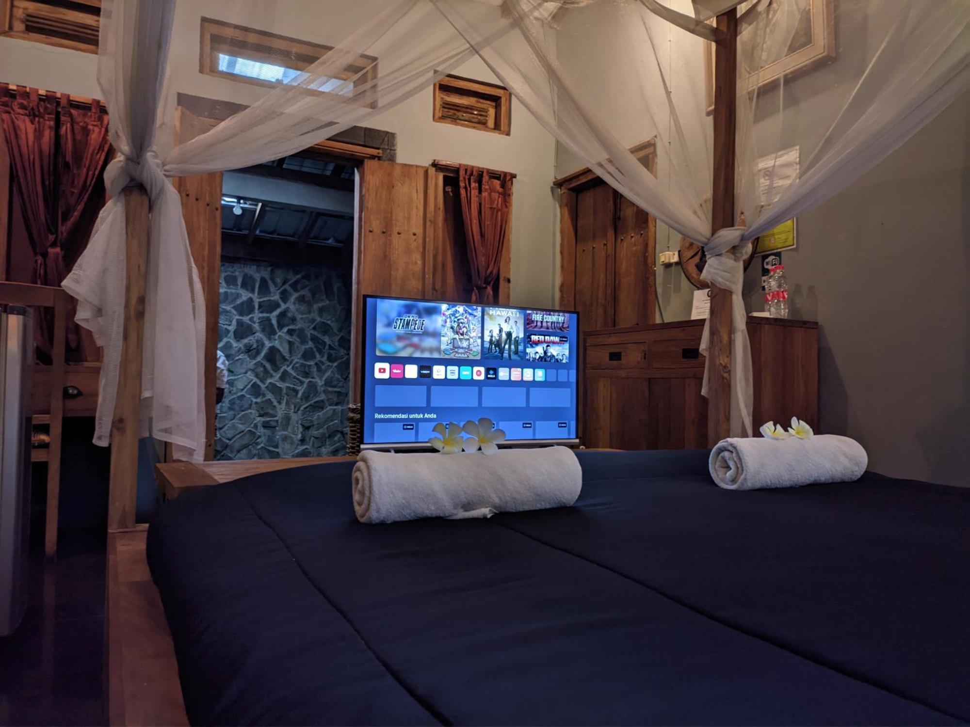 Astuti Gallery Homestay Yogyakarta Exterior photo