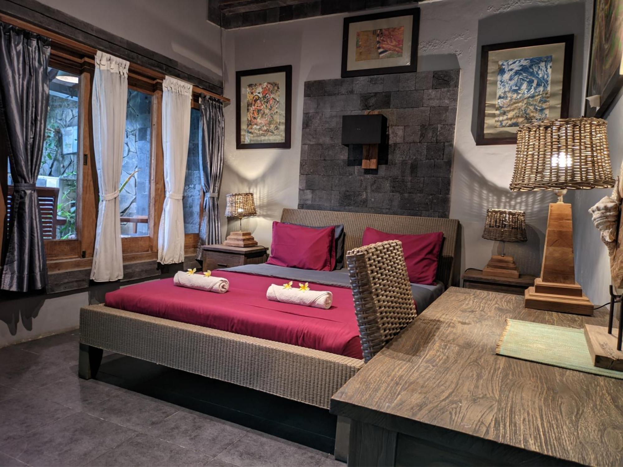 Astuti Gallery Homestay Yogyakarta Exterior photo