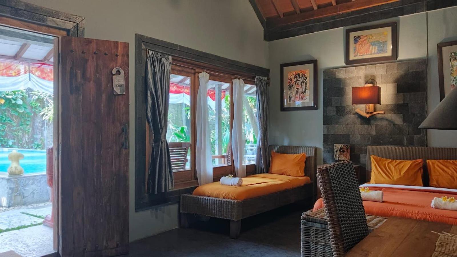 Astuti Gallery Homestay Yogyakarta Exterior photo
