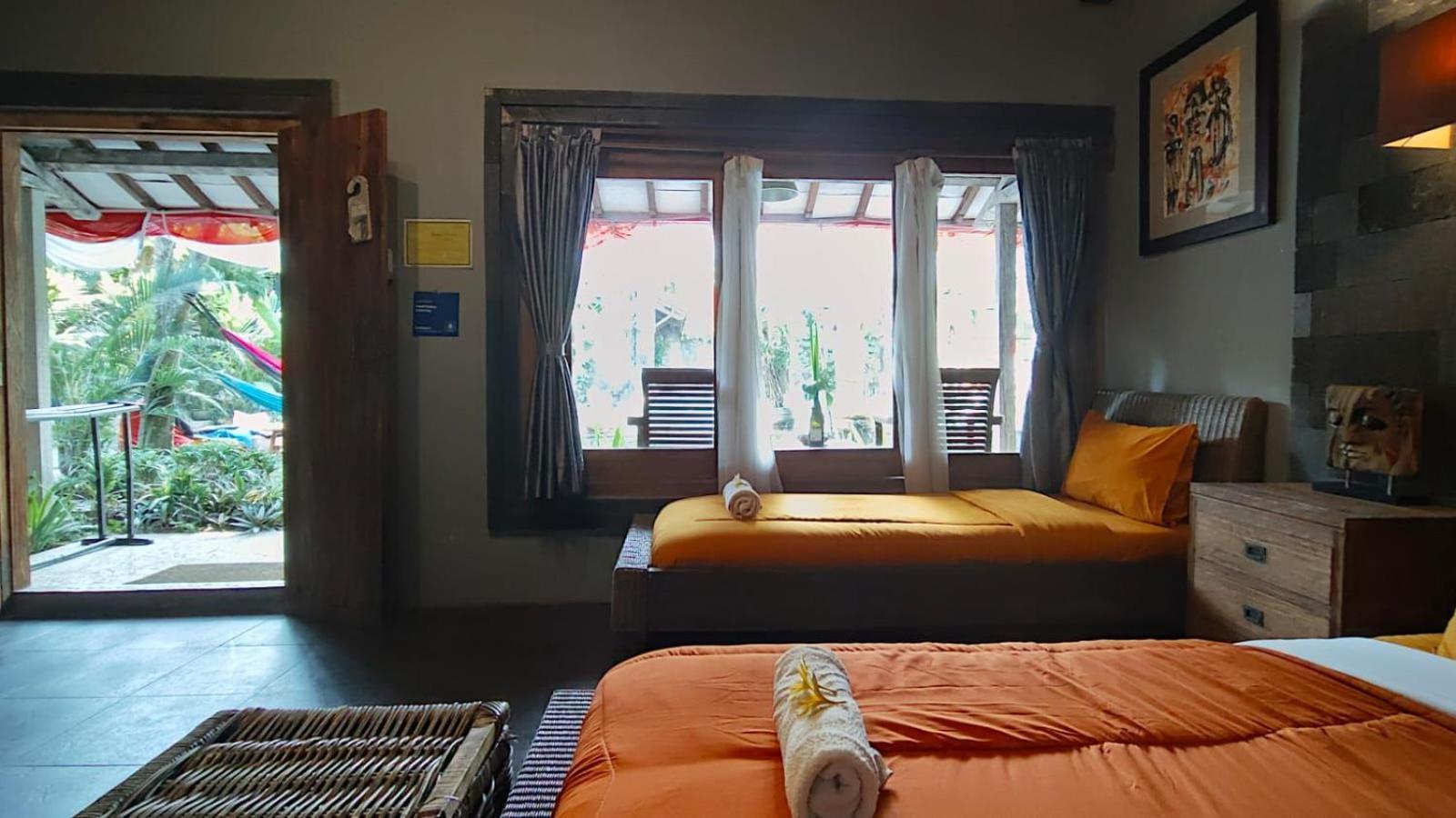 Astuti Gallery Homestay Yogyakarta Exterior photo
