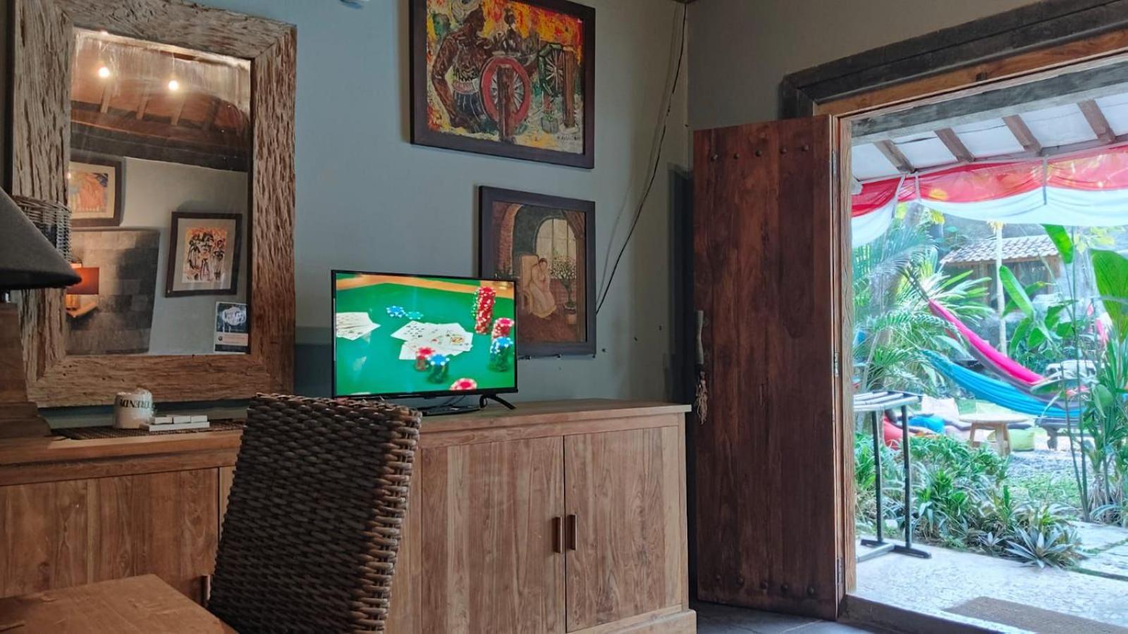Astuti Gallery Homestay Yogyakarta Exterior photo