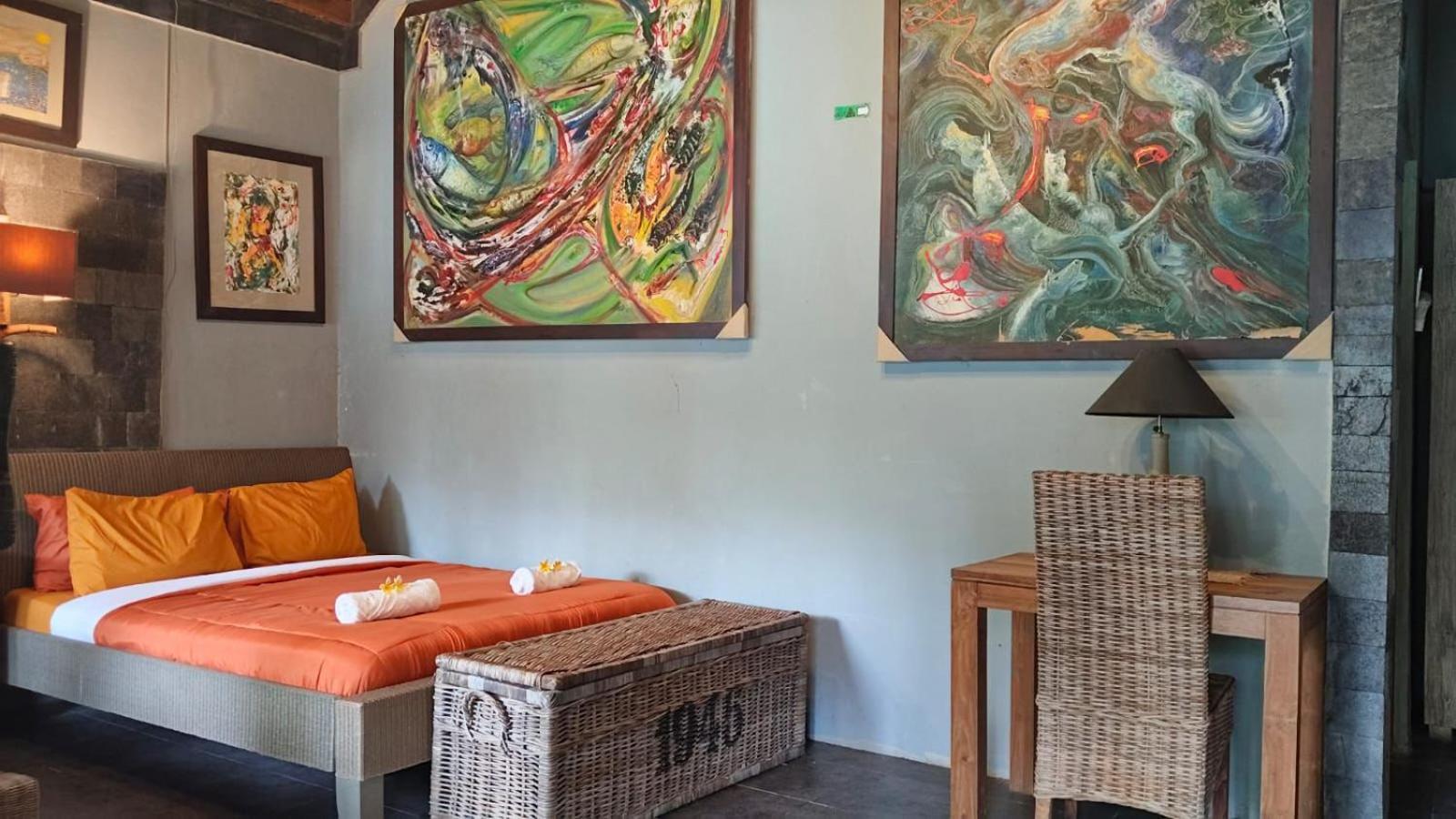 Astuti Gallery Homestay Yogyakarta Exterior photo