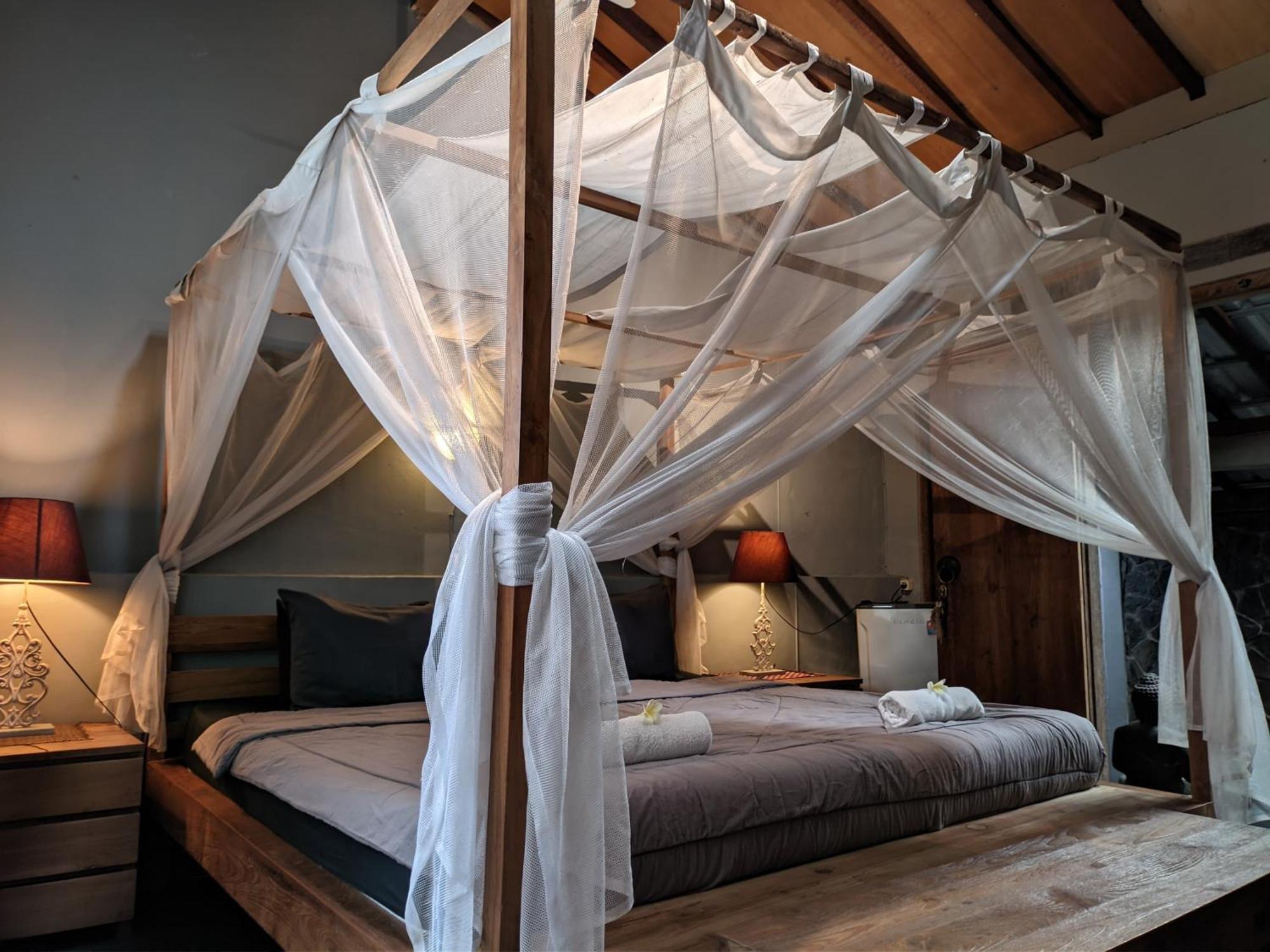 Astuti Gallery Homestay Yogyakarta Exterior photo