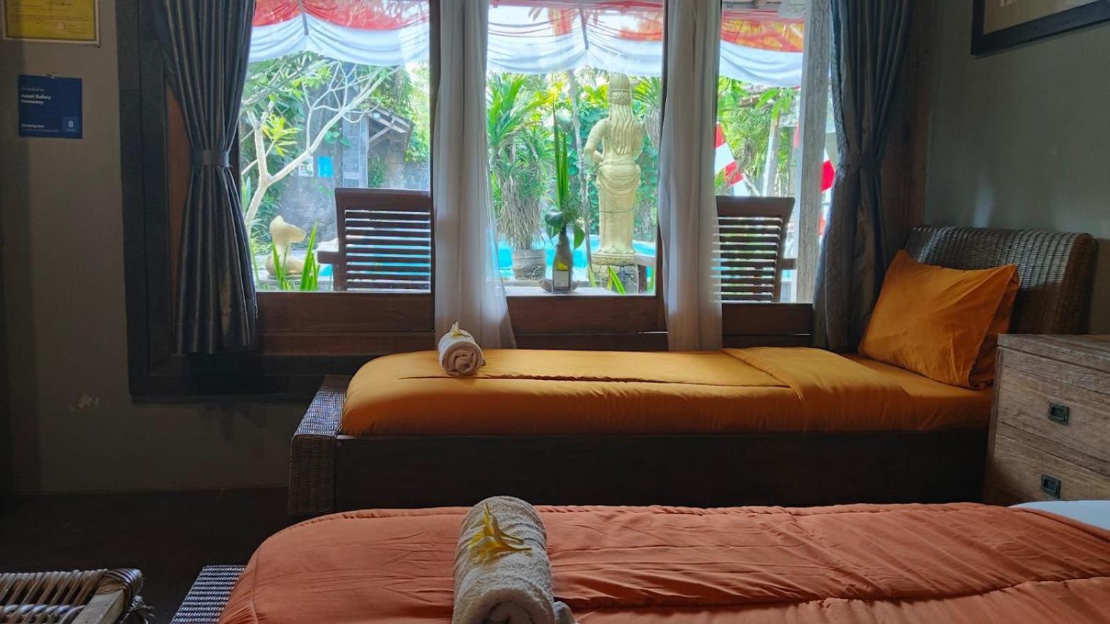 Astuti Gallery Homestay Yogyakarta Exterior photo